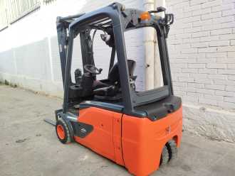 Chariot élévateur d'occasion LINDE E20L ELEKTRO DREIRADFRONTSTAPLER (13067292)
