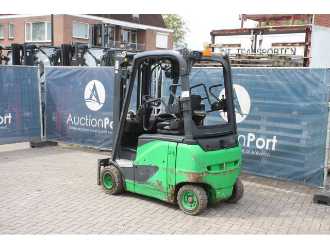 Chariot élévateur d'occasion LINDE E20PH-02 ELEKTRO VIERRADFRONTSTAPLER (13041380)