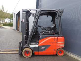 Chariot élévateur d'occasion LINDE E20PH-02 ELEKTRO VIERRADFRONTSTAPLER (13075057)