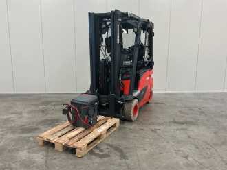 Chariot élévateur d'occasion LINDE E20PH ELEKTRO VIERRADFRONTSTAPLER (13028242) backdrop