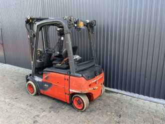 Chariot élévateur d'occasion LINDE E20PL-02 ELEKTRO VIERRADFRONTSTAPLER (13062326)