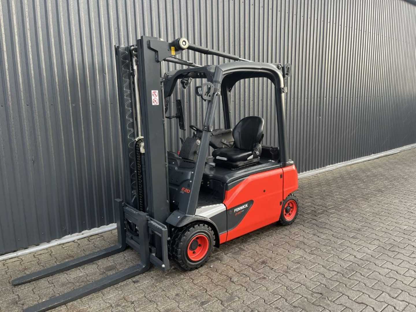Chariot élévateur d'occasion LINDE E20PL-02 ELEKTRO VIERRADFRONTSTAPLER (13073615)