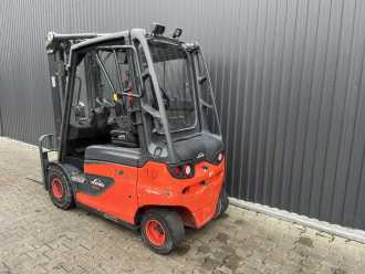 Chariot élévateur d'occasion LINDE E25-01 ELEKTRO VIERRADFRONTSTAPLER (13012315)