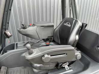 Chariot élévateur d'occasion LINDE E25-01 ELEKTRO VIERRADFRONTSTAPLER (13066297)