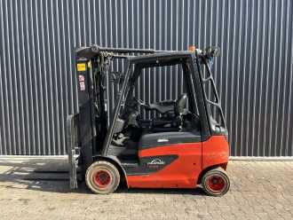 Chariot élévateur d'occasion LINDE E25-01 ELEKTRO VIERRADFRONTSTAPLER (13066517)