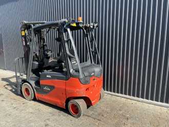 Chariot élévateur d'occasion LINDE E25-01 ELEKTRO VIERRADFRONTSTAPLER (13066517)