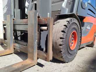 Chariot élévateur d'occasion LINDE E25-01 EVO ELEKTRO VIERRADFRONTSTAPLER (13061378)