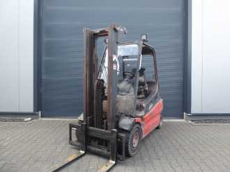 Chariot élévateur d'occasion LINDE E25-03 ELEKTRO VIERRADFRONTSTAPLER (13067154) backdrop
