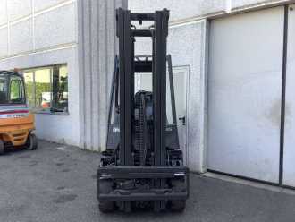 Chariot élévateur d'occasion LINDE E25/600-02 ELEKTRO VIERRADFRONTSTAPLER (13054738)