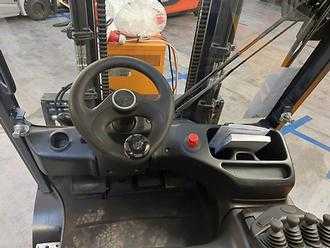 Chariot élévateur d'occasion LINDE E25 L ELEKTRO VIERRADFRONTSTAPLER (13032683)