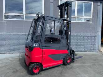 Chariot élévateur d'occasion LINDE E25H-01/600 /Baujahr 2017 / Stunden 9044 HH 7,53M ELEKTRO VIERRADFRONTSTAPLER (13065174)
