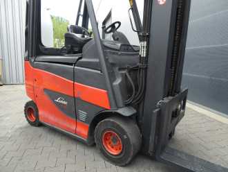 Chariot élévateur d'occasion LINDE E25HL-01/600 ELEKTRO VIERRADFRONTSTAPLER (12925971)