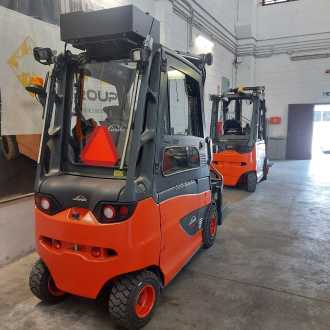 Chariot élévateur d'occasion LINDE E25HL-01 ELEKTRO VIERRADFRONTSTAPLER (13059578)