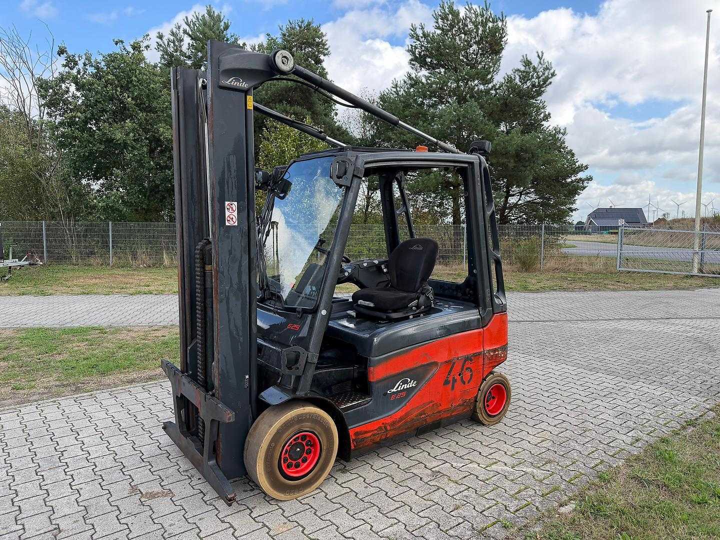Chariot élévateur d'occasion LINDE E25L-01 Duplex ELEKTRO VIERRADFRONTSTAPLER (13066270)