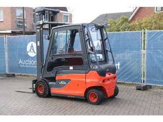Chariot élévateur d'occasion LINDE E25L-01 ELEKTRO VIERRADFRONTSTAPLER (13041272)