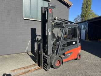 Chariot élévateur d'occasion LINDE E25L-01 ELEKTRO VIERRADFRONTSTAPLER (13041448)