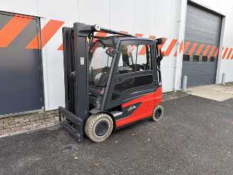 Chariot élévateur d'occasion LINDE E25L-01 ELEKTRO VIERRADFRONTSTAPLER (13075317) backdrop