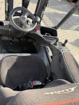 Chariot élévateur d'occasion LINDE E25L-01 ELEKTRO VIERRADFRONTSTAPLER (13075628)