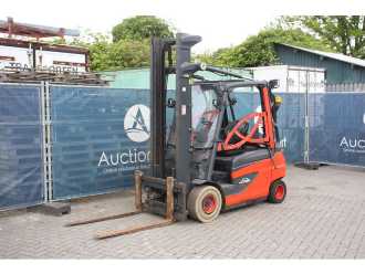 Chariot élévateur d'occasion LINDE E30-01 ELEKTRO VIERRADFRONTSTAPLER (13041375)