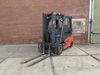 Chariot élévateur d'occasion LINDE E30-01 ELEKTRO VIERRADFRONTSTAPLER (13043306)