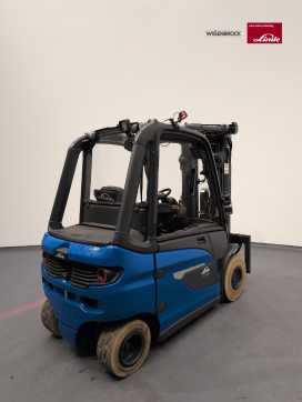 Chariot élévateur d'occasion LINDE E30-1252-01 ELEKTRO VIERRADFRONTSTAPLER (12986208)