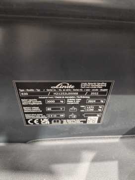 Chariot élévateur d'occasion LINDE E30-1252-01 ELEKTRO VIERRADFRONTSTAPLER (12986208)