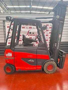 Chariot élévateur d'occasion LINDE E30/600 H ELEKTRO VIERRADFRONTSTAPLER (13024189)