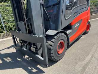 Chariot élévateur d'occasion LINDE E30 ELEKTRO VIERRADFRONTSTAPLER (13055870)