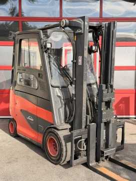 Chariot élévateur d'occasion LINDE E30H-01/600 ELEKTRO VIERRADFRONTSTAPLER (13074825)