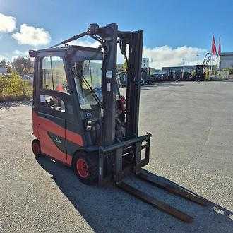 Chariot élévateur d'occasion LINDE E30H ELEKTRO VIERRADFRONTSTAPLER (13074114)