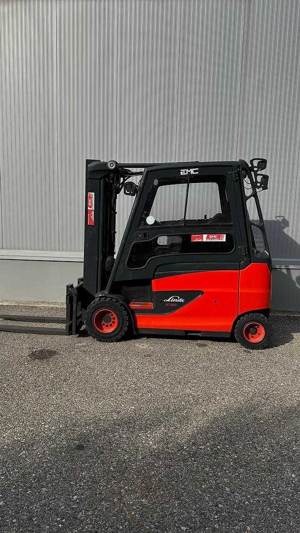 Chariot élévateur d'occasion LINDE E30HL-01/600 ELEKTRO VIERRADFRONTSTAPLER (13006166)