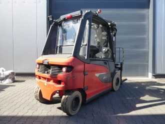 Chariot élévateur d'occasion LINDE E30L-01 ELEKTRO VIERRADFRONTSTAPLER (13036238)