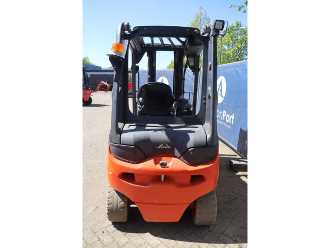Chariot élévateur d'occasion LINDE E30L-01 ELEKTRO VIERRADFRONTSTAPLER (13041392)
