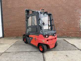 Chariot élévateur d'occasion LINDE E30L-01 ELEKTRO VIERRADFRONTSTAPLER (13072019)