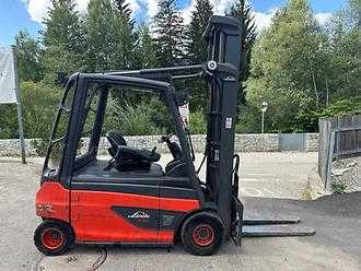 Chariot élévateur d'occasion LINDE E30L - 4495mm ELEKTRO VIERRADFRONTSTAPLER (13076918)