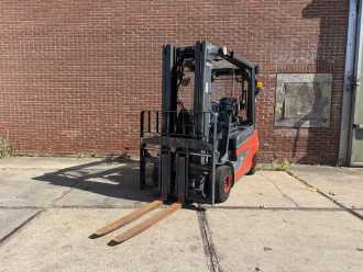 Chariot élévateur d'occasion LINDE E30R-01 ELEKTRO VIERRADFRONTSTAPLER (13062178)