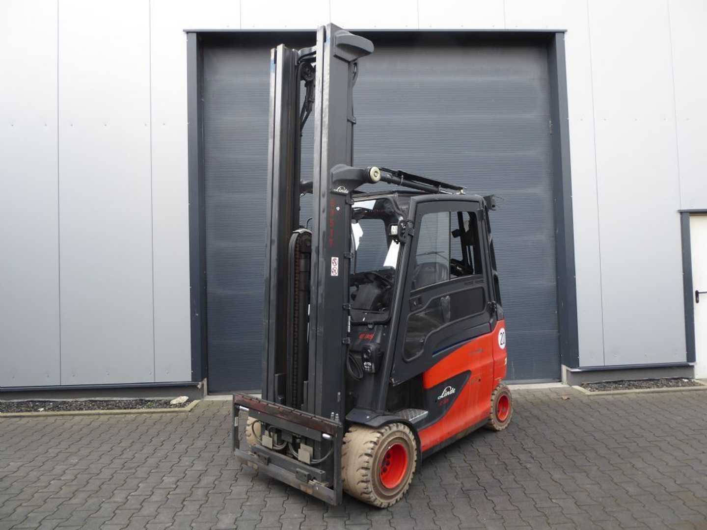 Chariot élévateur d'occasion LINDE E35HL-01 ELEKTRO VIERRADFRONTSTAPLER (12926115)