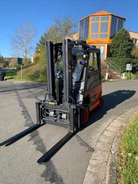 Chariot élévateur d'occasion LINDE E35HL-01 ELEKTRO VIERRADFRONTSTAPLER (13025011)