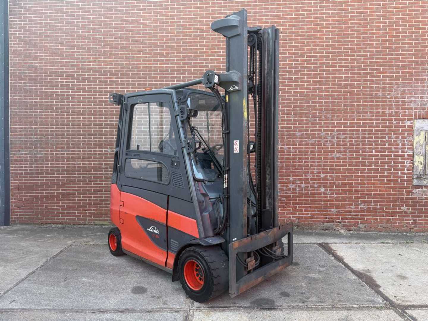 Chariot élévateur d'occasion LINDE E35HL-01 ELEKTRO VIERRADFRONTSTAPLER (13051471)