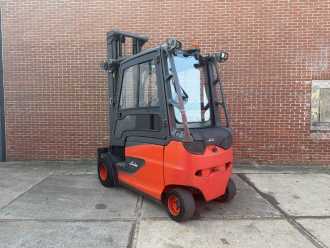 Chariot élévateur d'occasion LINDE E35HL-01 ELEKTRO VIERRADFRONTSTAPLER (13051471)