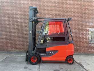 Chariot élévateur d'occasion LINDE E35HL-01 ELEKTRO VIERRADFRONTSTAPLER (13051471)