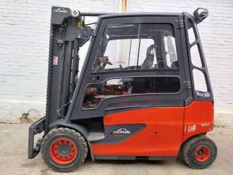 Chariot élévateur d'occasion LINDE E40/600 ELEKTRO VIERRADFRONTSTAPLER (13067395)