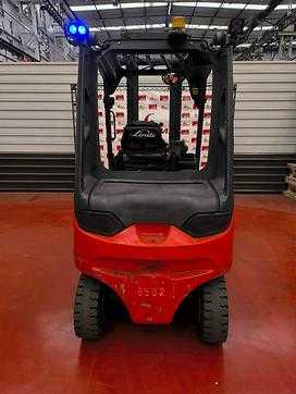 Chariot élévateur d'occasion LINDE E40/600 H ELEKTRO VIERRADFRONTSTAPLER (13017703)