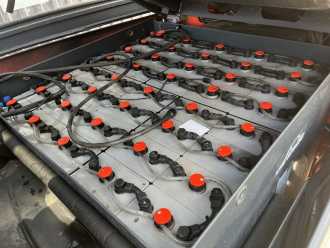 Chariot élévateur d'occasion LINDE E50HL-01/600 ELEKTRO VIERRADFRONTSTAPLER (13074230)
