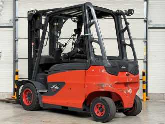 Chariot élévateur d'occasion LINDE E50HL ELEKTRO VIERRADFRONTSTAPLER (13025067)