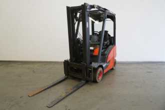 Chariot élévateur d'occasion LINDE H 14 T EVO 391-02 GAS VIERRADFRONTSTAPLER (13073678) backdrop