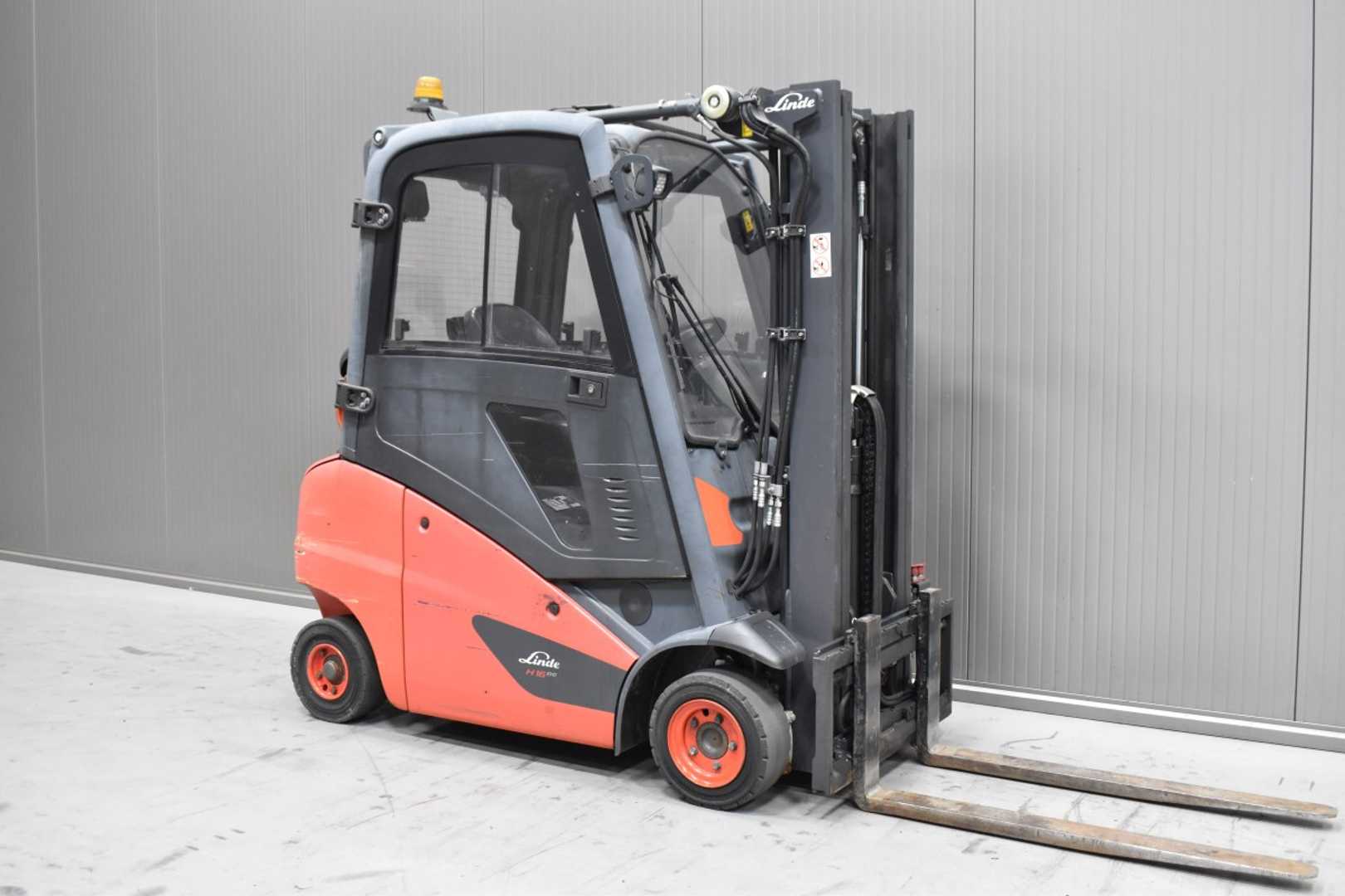 Chariot élévateur d'occasion LINDE H 16 T - 01 /58481/ GAS VIERRADFRONTSTAPLER (13069524)