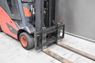 Chariot élévateur d'occasion LINDE H 16 T - 01 /58481/ GAS VIERRADFRONTSTAPLER (13069524)