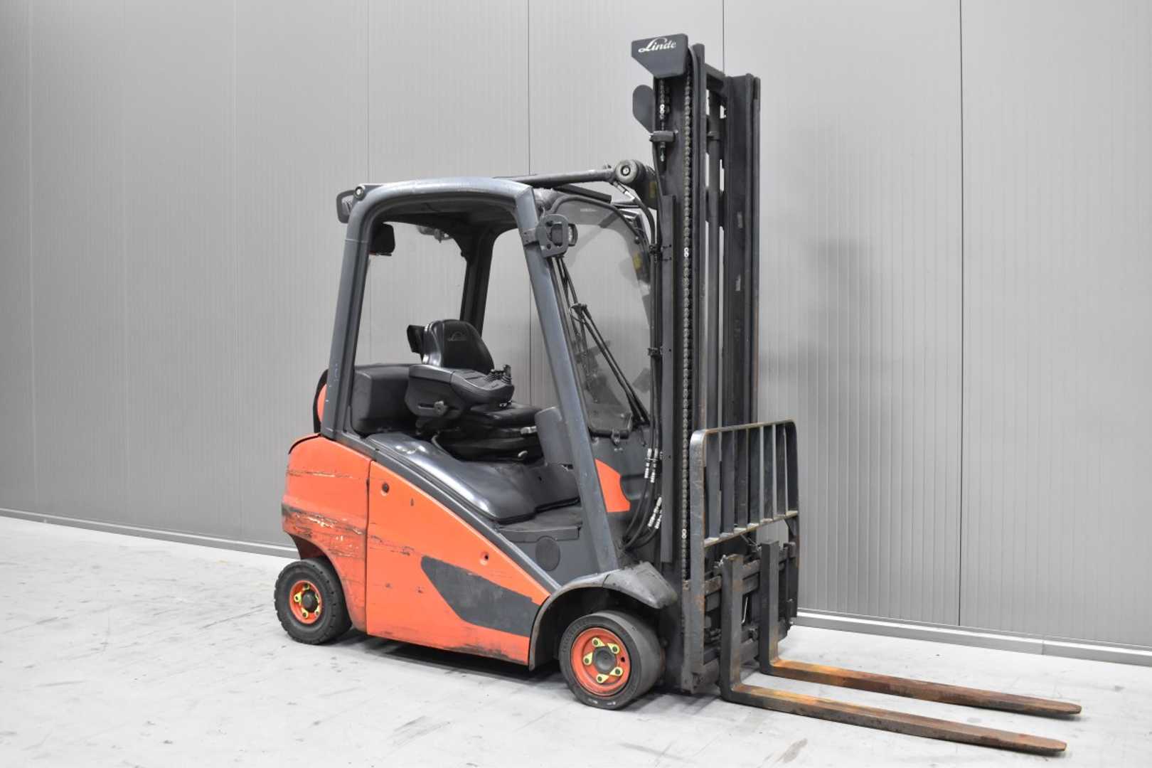 Chariot élévateur d'occasion LINDE H 16 T - 01 /58484/ GAS VIERRADFRONTSTAPLER (13069540)