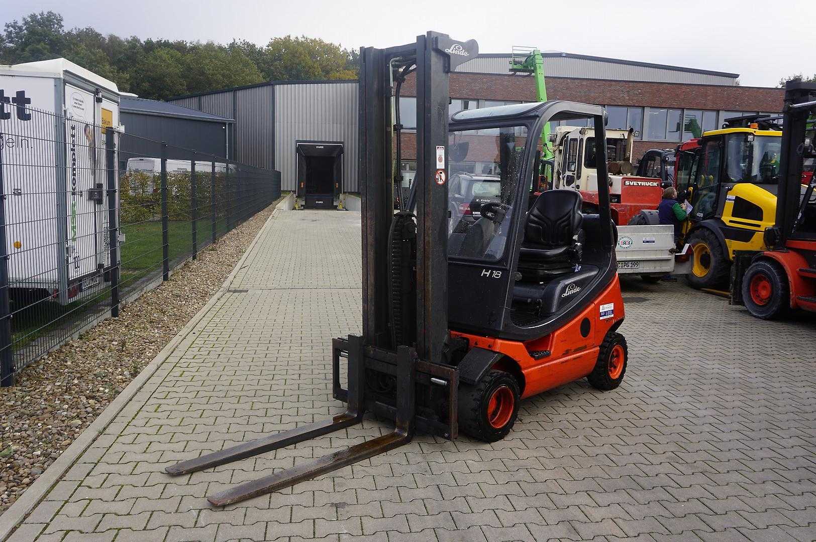 Chariot élévateur d'occasion LINDE H 18T-03 - Triplex GAS VIERRADFRONTSTAPLER (13075749)